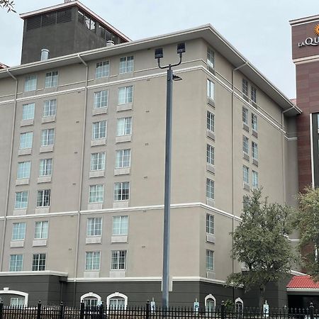 La Quinta By Wyndham San Antonio Airport Hotel Exterior photo